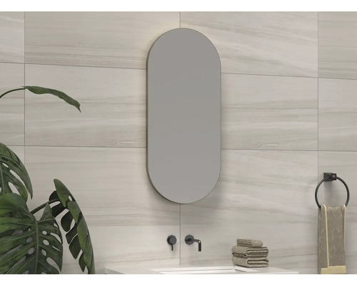 SANOX Badkamerspiegel Ovaal 40x90 cm gun metal Lichte badkamer met langwerpige spiegel, wastafel en handdoeken.