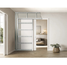 Interieurfoto van een kamer met een open schuifdeursysteem in de muur