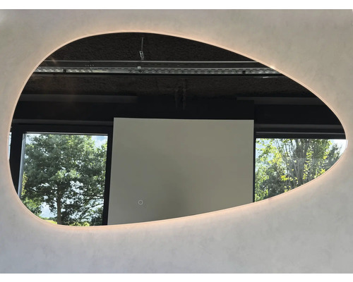 SANOX Badkamerspiegel met verlichting Organic 2.0 140x85 cm rechts Ovale spiegel met lichteffect en uitzicht op het raam