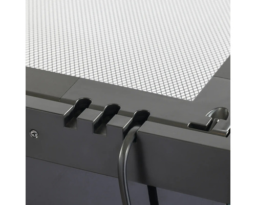 Detailopname van een kabelgoot met kabels