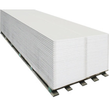 Stapel gipsplaten op een pallet