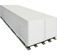 Stapel gipsplaten op een pallet