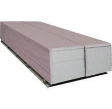 Stapel gipsplaten op een pallet