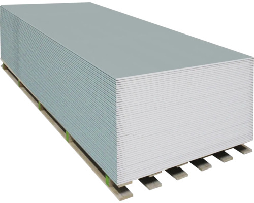 Stapel gipsplaten op een pallet