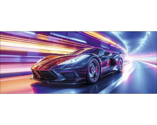 Sportwagen rijdt door een verlichte tunnel