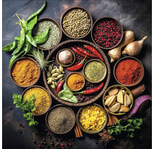 Arrangement van diverse kruiden en specerijen in schalen