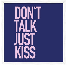 Decoratieve afbeelding met de tekst Don't Talk Just Kiss in een lijst
