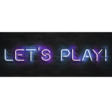 Neonreclame met de tekst 'Let's Play' voor een bakstenen muur