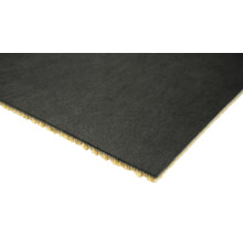 Close-up van een stuk tapijt met een textieloppervlak en een schuimrubberen onderkant