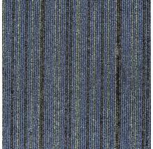 Close-up van een gestreepte vloerbedekking.