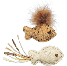 Twee kattenspeeltjes in de vorm van een vis, een van kurk met veren, de ander van geweven stof met linten