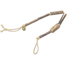 Twee hertenpenissen met touw en belletje