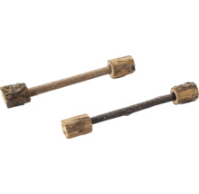 Twee houten staafkaarsenhouders