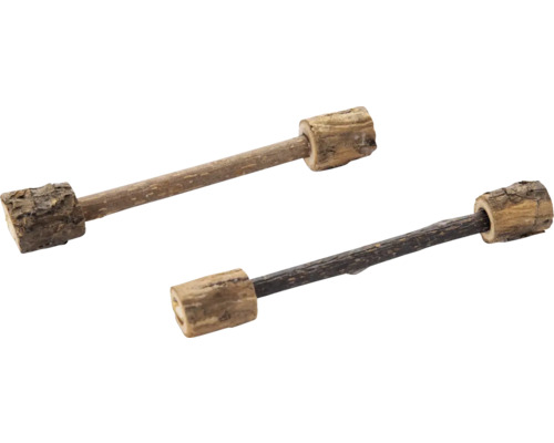 Twee houten staafkaarsenhouders