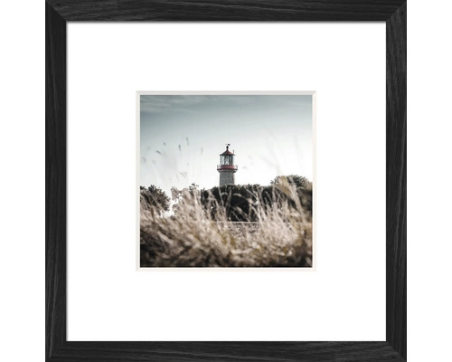 THE WALL Fotolijst hout Lucca slim zwart 23x23 cm Ingelijste afbeelding van een vuurtoren achter gras