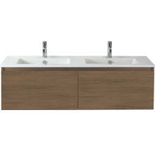 Wastafelmeubel met twee wastafels en houten onderkast