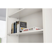 Boekenplank met boeken en Monopolyspel