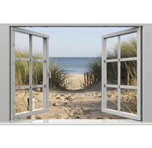 Open raam met uitzicht op strand en zee