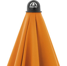 Detailopname van een parasol met Doppler-logo