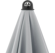 Detailopname van een parasol met Doppler logo