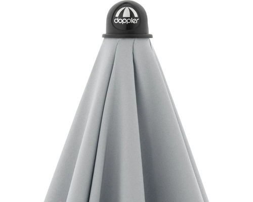 Detailopname van een parasol met Doppler logo