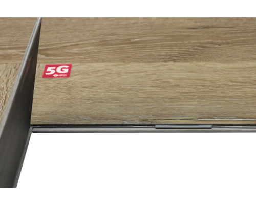 Verbinding van twee laminaatpanelen met 5G klikverbinding.