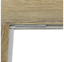 Detailweergave van een schuifdeurkast met geleiderail