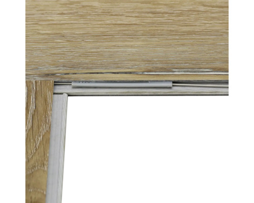 Detailweergave van een schuifdeurkast met geleiderail