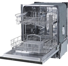 Geopende vaatwasser met vaatwaskorven