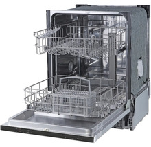 Open vaatwasser met vaatwaskorven