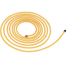 Opgerolde kunststof irrigatieslang