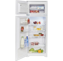 Open koelkast gevuld met levensmiddelen