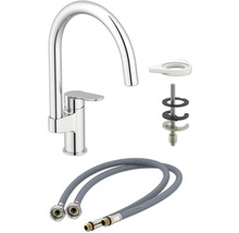 Keukenkraan met installatiemateriaal en flexibele slangen