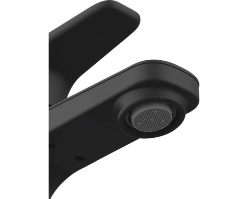 Gedetailleerde weergave van een zwarte kraan met straalregelaar