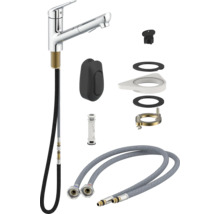 Keukenkraan met accessoires en aansluitslangen.