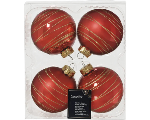 Vier rode glazen kerstballen met gouden strepen in een verpakking.