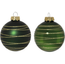 Twee kerstballen met gouden decoratieve strepen
