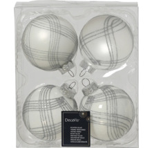Vier witte kerstballen met zilverkleurig ruitpatroon in doos