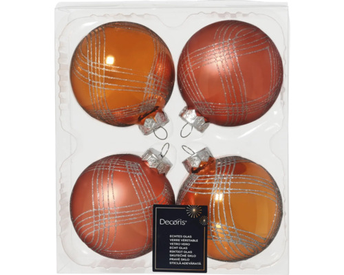 Vier oranje glazen kerstballen met zilverkleurig ruitpatroon in verpakking
