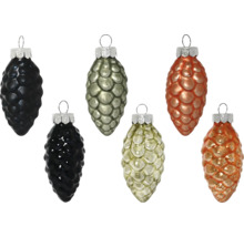 Verschillende dennenappelvormige kerstballen