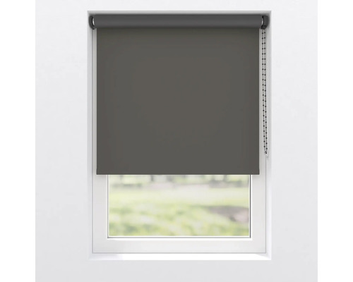 Donkergrijs rolgordijn op het raam