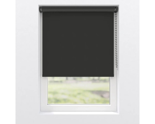 Verduisterend rolgordijn op raam met kettingbediening