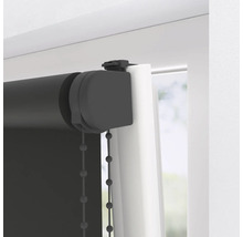 Rolgordijn met kettingbediening op het raam