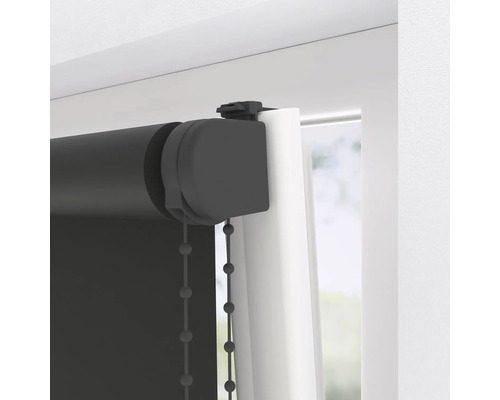 Rolgordijn met kettingbediening op het raam
