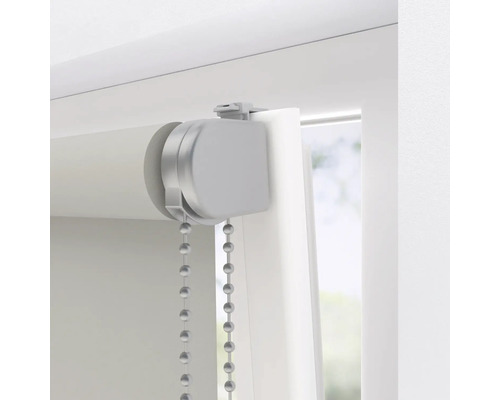 Detailopname van een rolgordijn met kettingbediening voor raamdecoratie