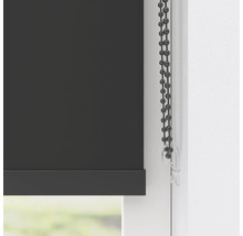 Detail van een zwart rolgordijn met kettingbediening