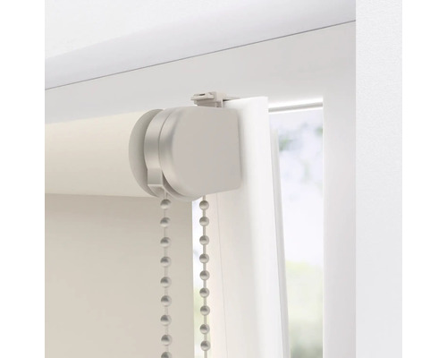 Detailopname van een rolgordijn met kettingbediening voor raamdecoratie