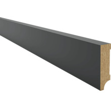 Houten plint met gekleurd oppervlak