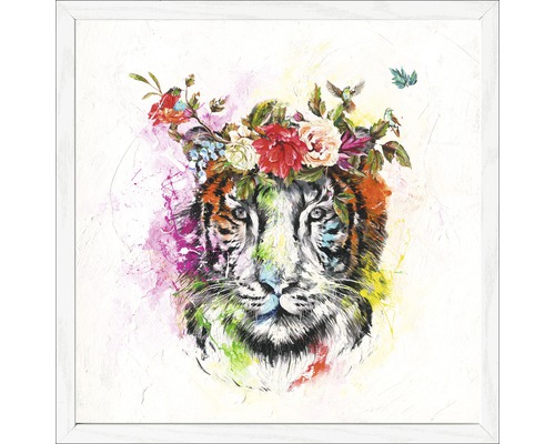 Schilderij van een tijger met een bloemenkrans in een witte lijst