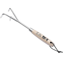 Handcultivator met houten handvat en drie tanden